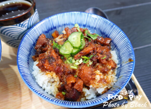 【台中南屯美食】小初店 2022台中米其林美食限量牛肉麵、招牌滷肉飯好吃 小初店-招牌滷肉飯