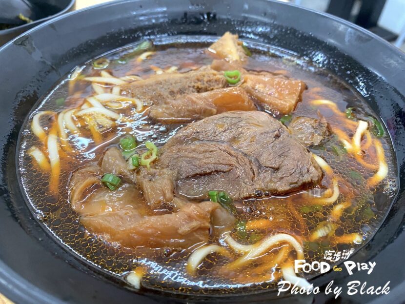 台中清水美食 清水國小/米糕外的選擇/清水牛肉麵 品嘗 清水牛肉麵牛三寶